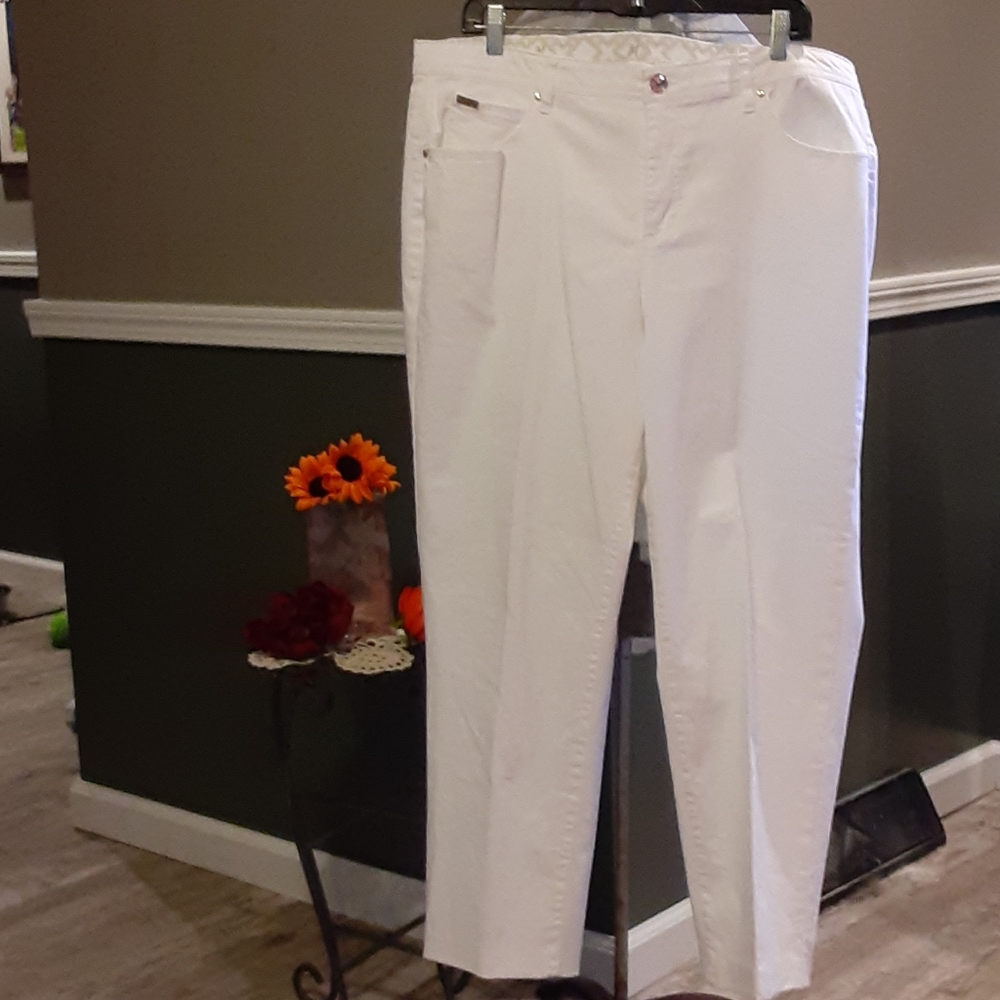 JM white Jeans nwot size 18